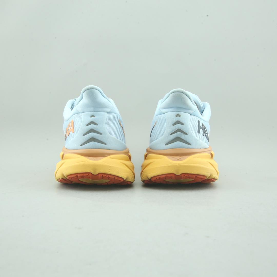 HOKA ONE ONE CLIFTON 8