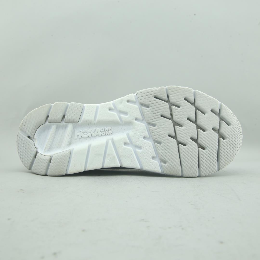 HOKA ONE ONE CAVU 3