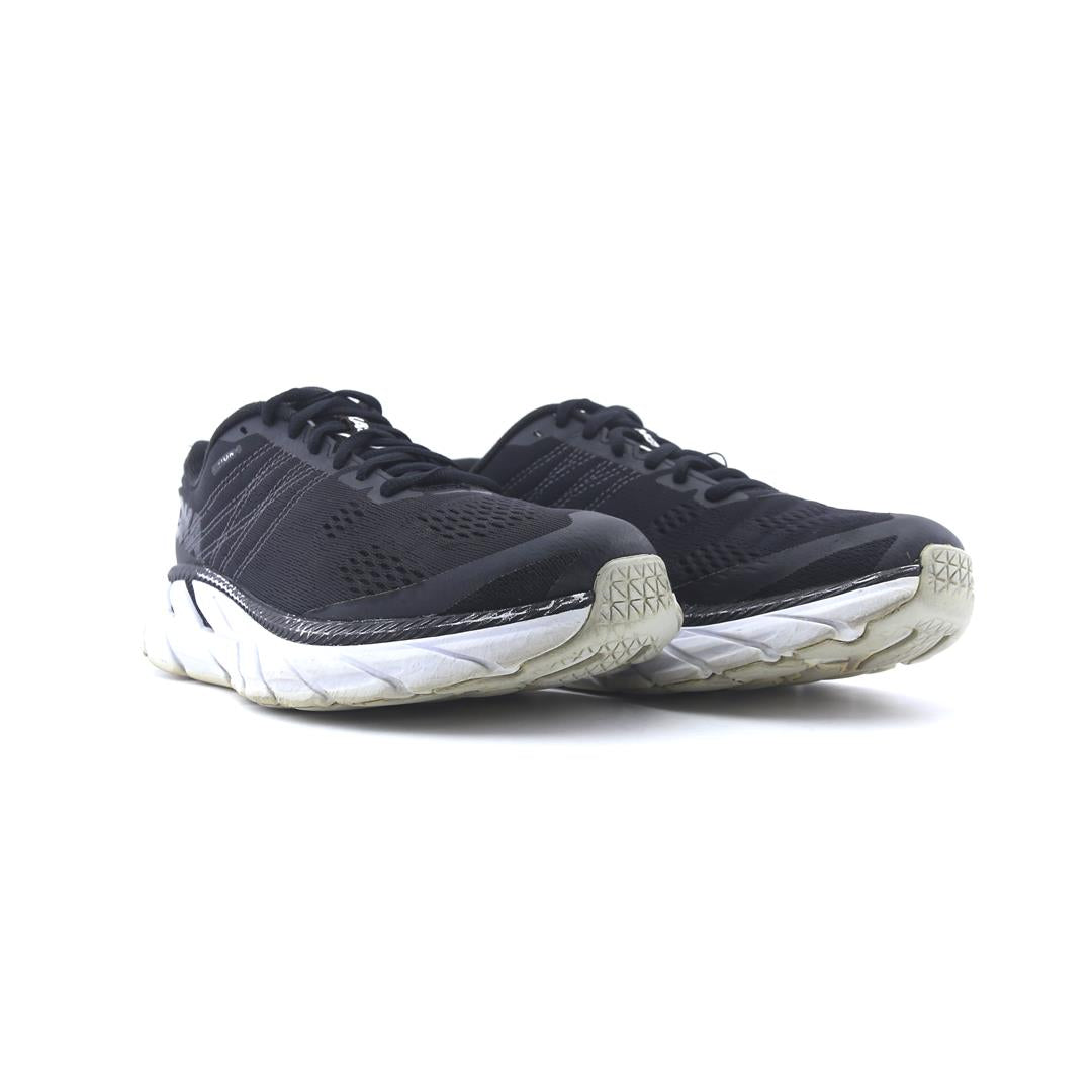 HOKA ONE ONE  CLIFTON 6