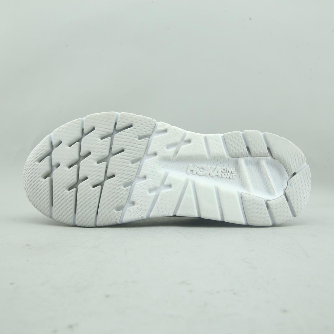 HOKA ONE ONE CAVU 3