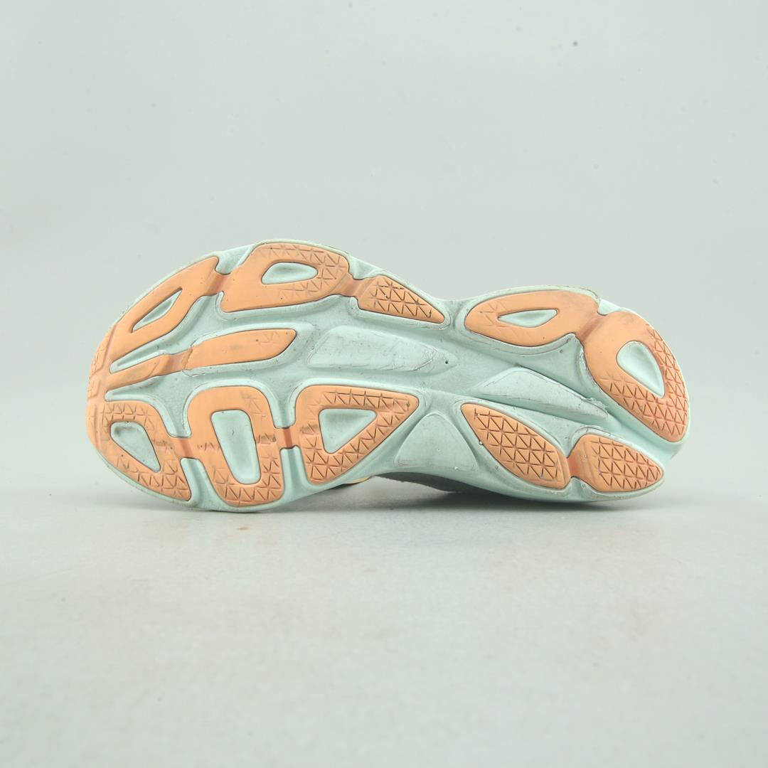 HOKA ONE ONE BONDI 8