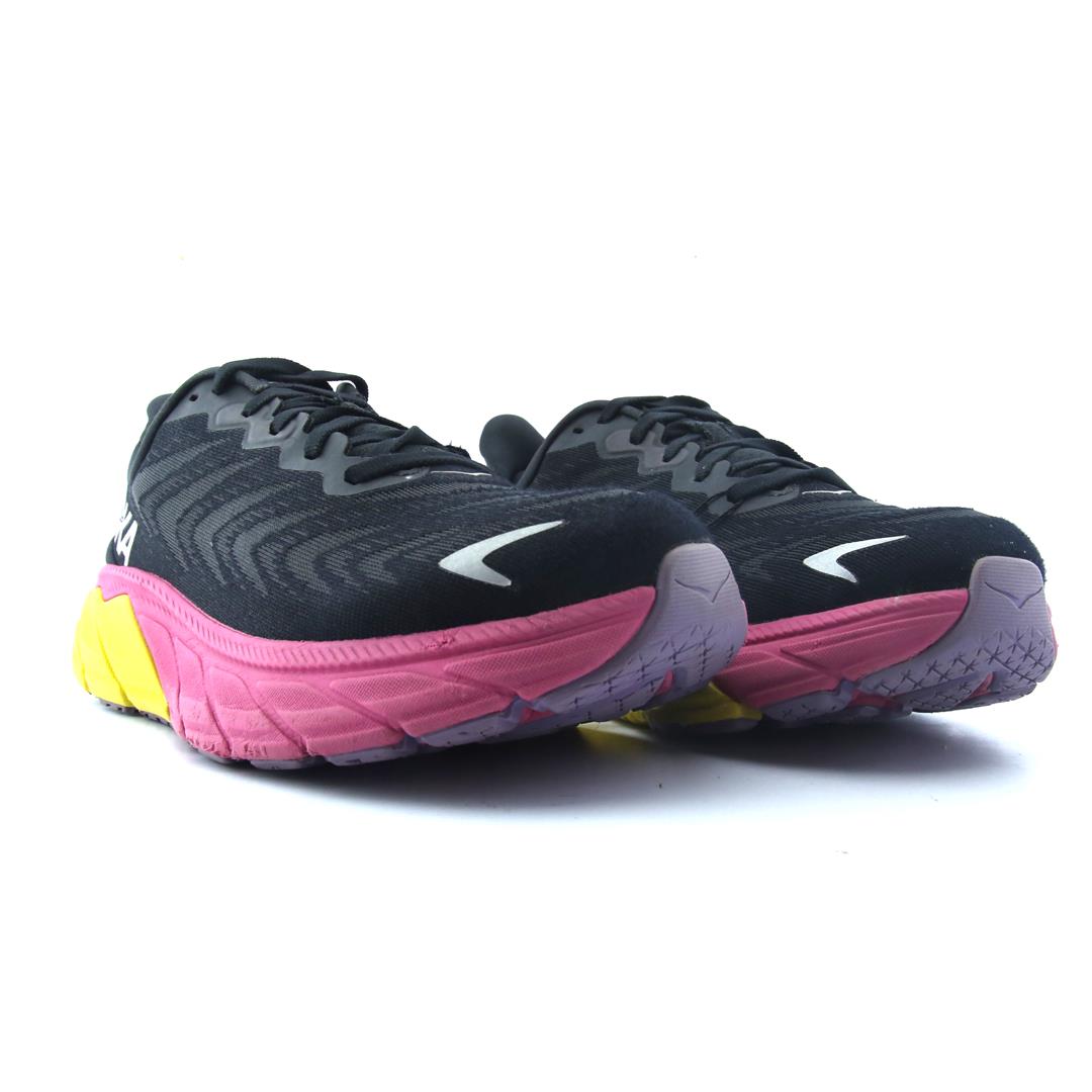 HOKA ONE ONE ARAHI 6