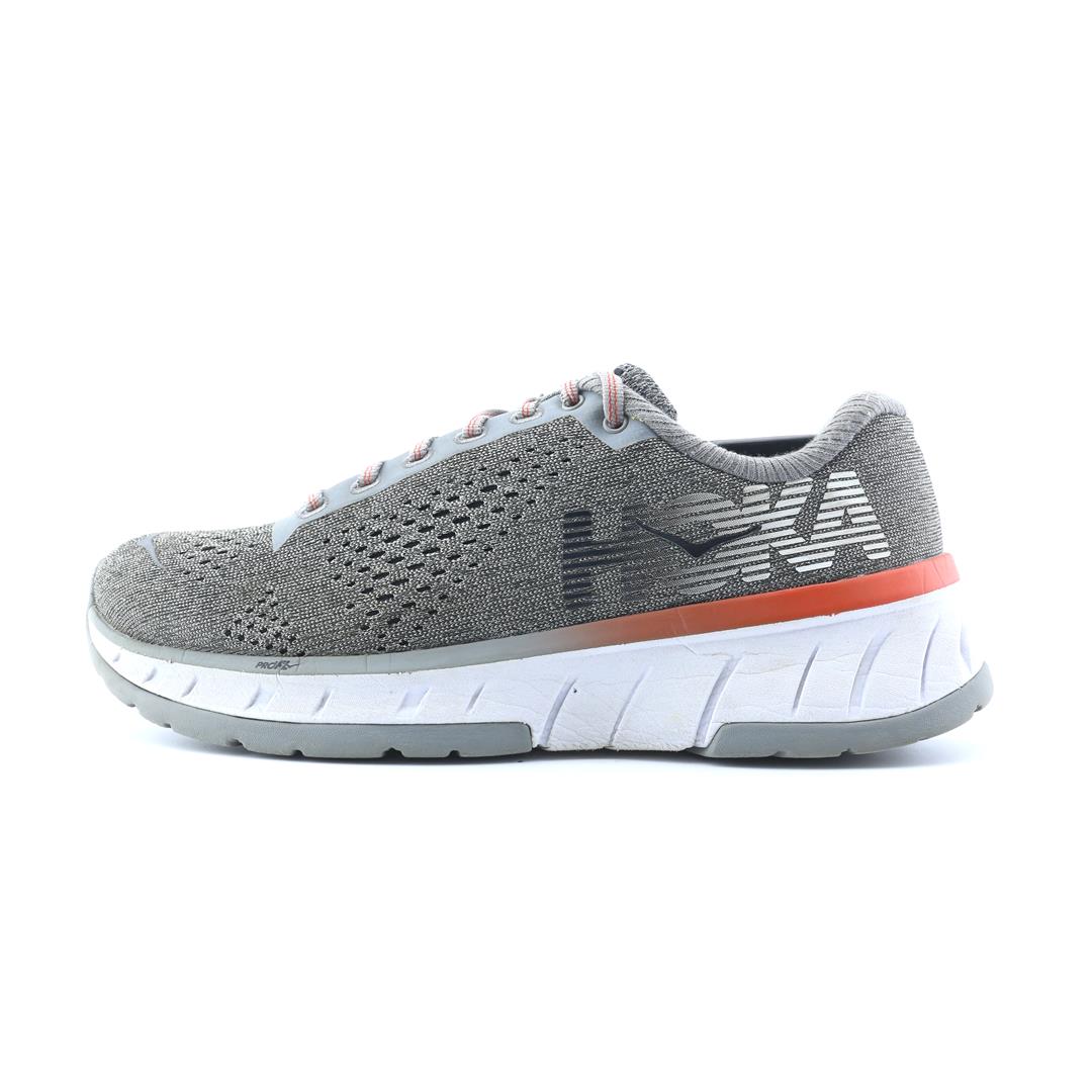 HOKA ONE ONE  CAVU