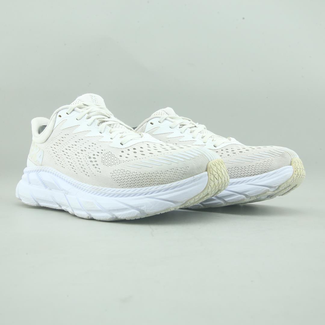 HOKA ONE ONE CLIFTON 7