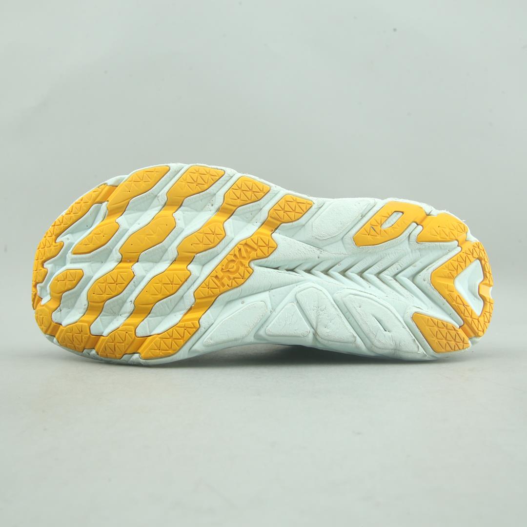 HOKA ONE ONE CLIFTON 8