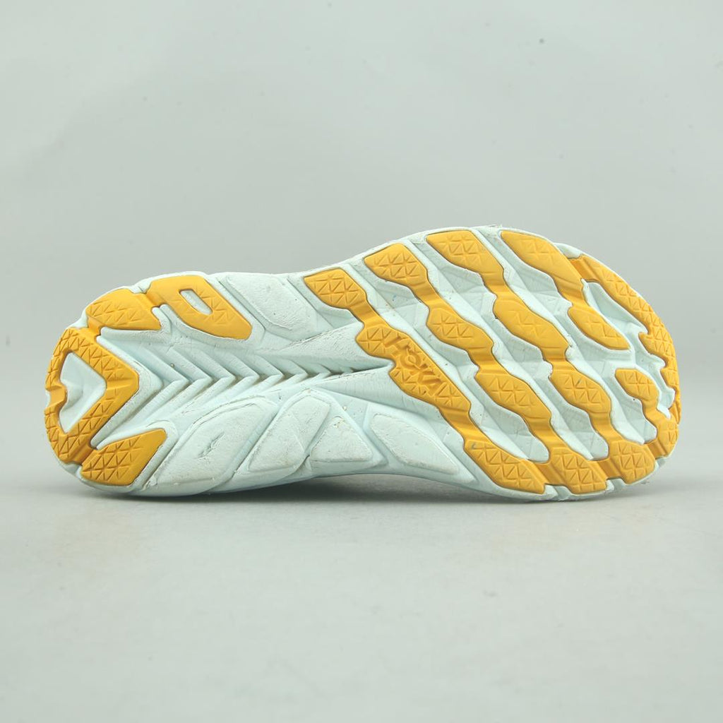 HOKA ONE ONE CLIFTON 8