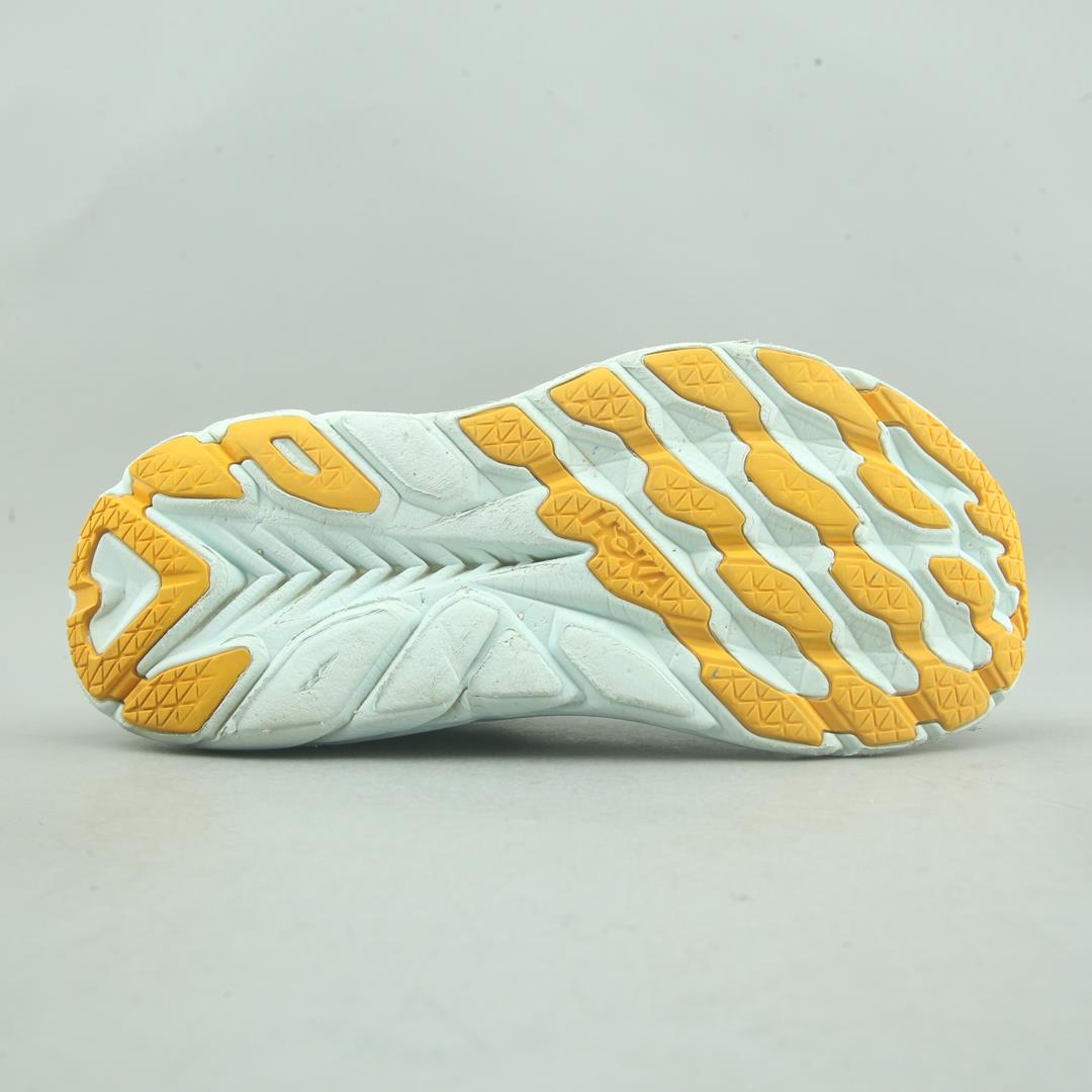 HOKA ONE ONE CLIFTON 8