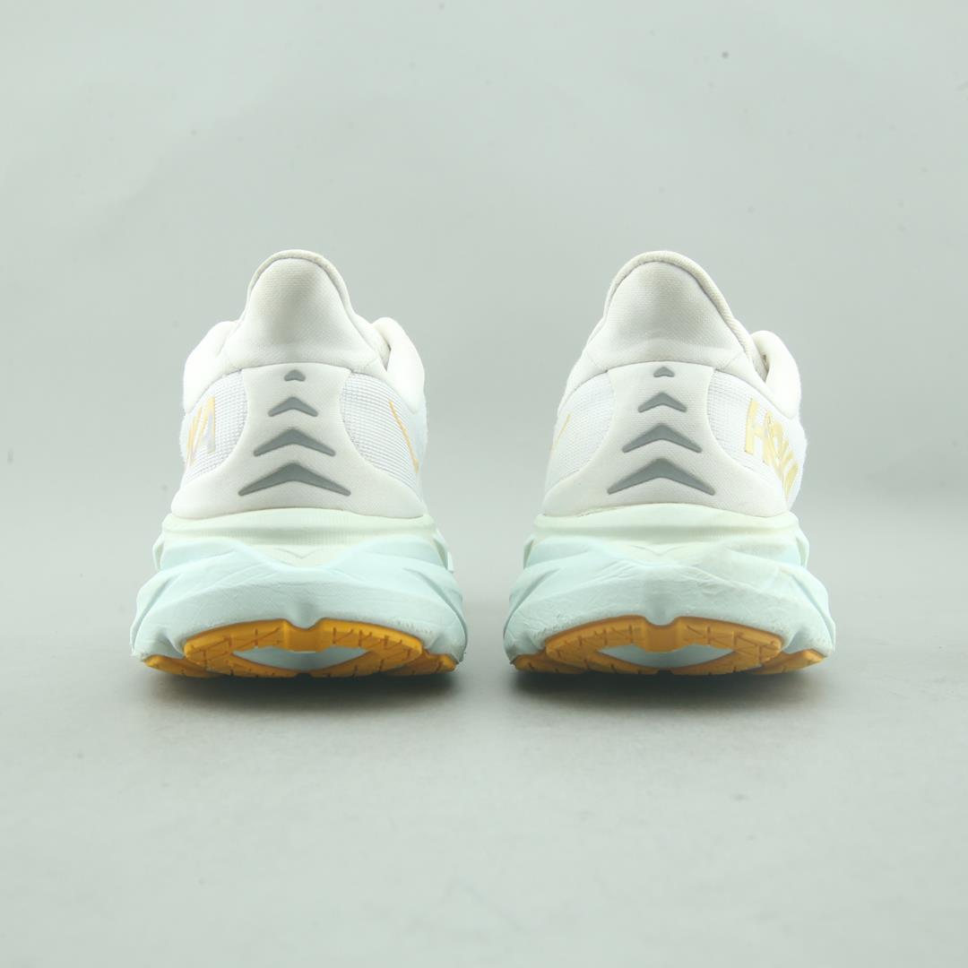 HOKA ONE ONE CLIFTON 8