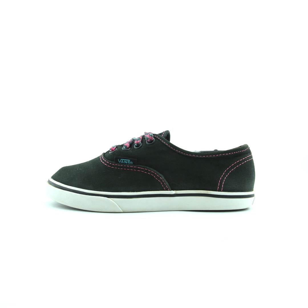 VANS AUTHENTIC