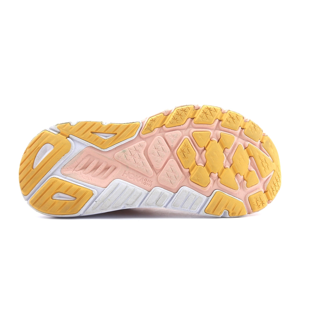 HOKA ONE ONE ARAHI 6