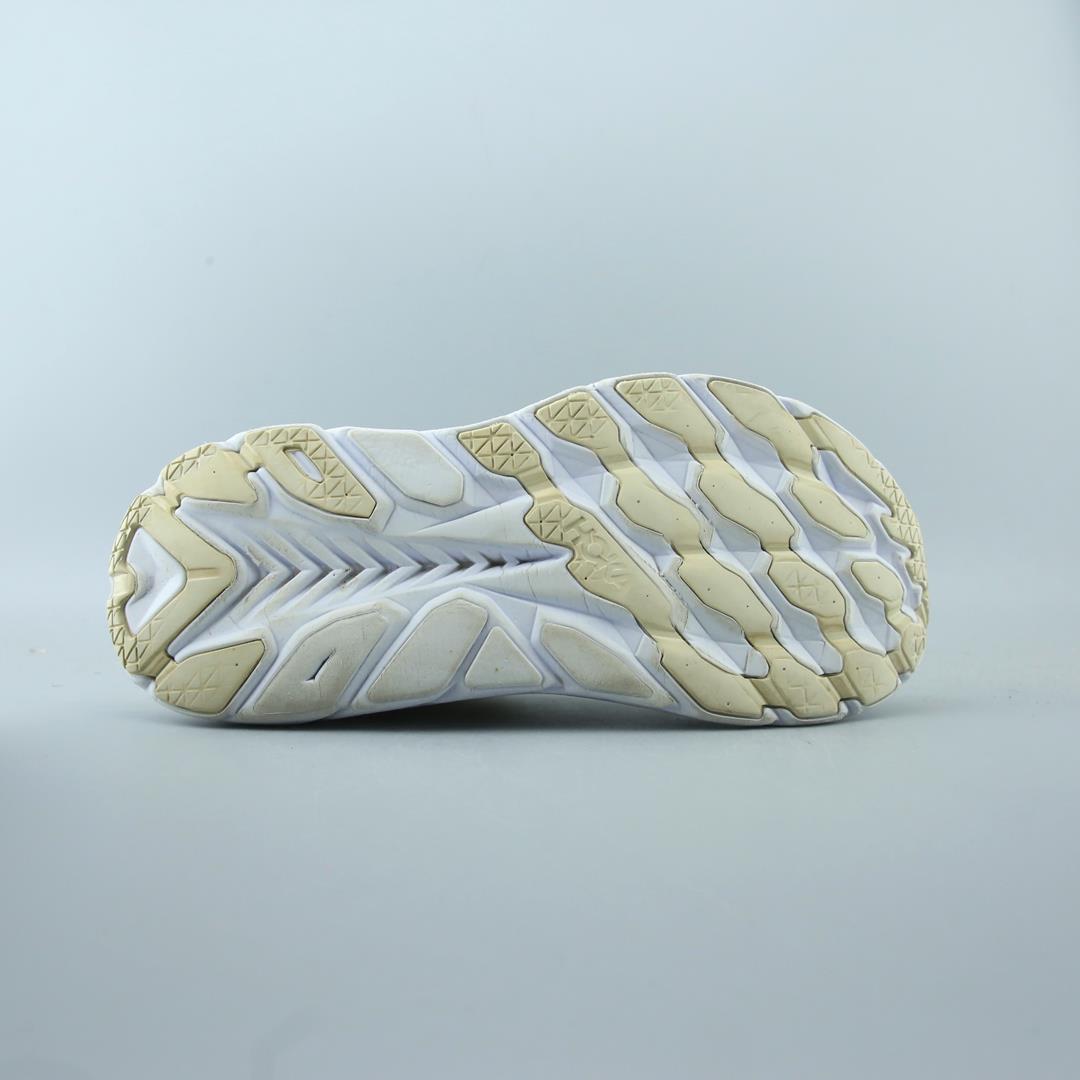 HOKA ONE ONE CLIFTON 8