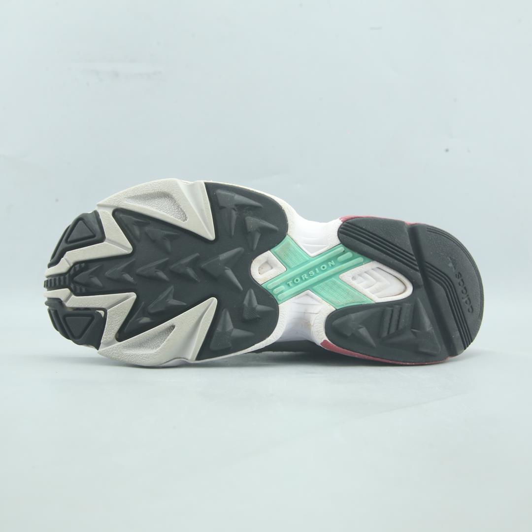 ADIDAS FALCON